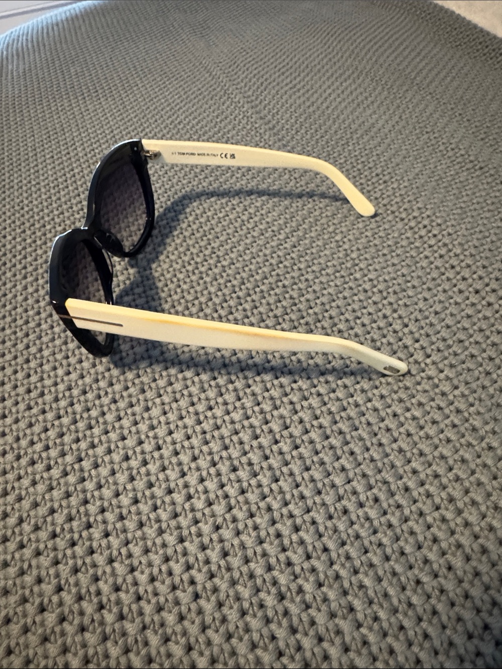 Tom Ford - Alistair Black Oversized Cat-Eye Sunglasses with Gradient Lenses - Picture 5 of 5